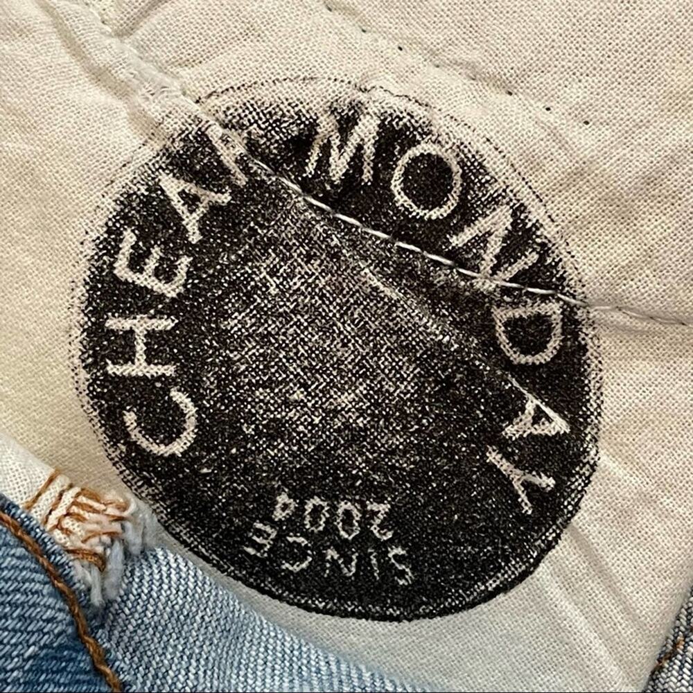 Cheap Monday Light Wash Distressed Donna Short Air Blue Wash Size 26 NWT - Picture 12 of 13